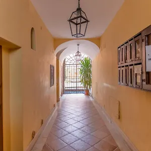 https://piazza-del-popolo-5-stelle-appartamento-elegante.it-romehotels.com
